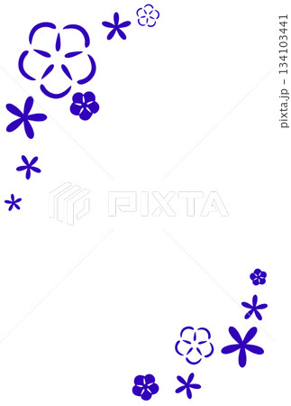 紫色の二種類の花のフレーム 134103441