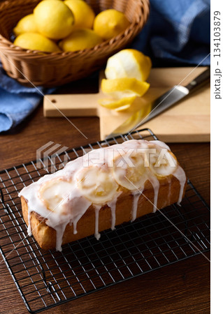 自家製のレモンパウンドケーキ 134103879