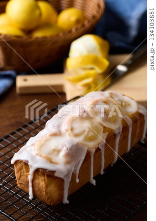 自家製のレモンパウンドケーキ 134103881