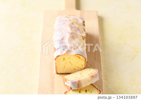 自家製のレモンパウンドケーキ 自家製のレモンパウンドケーキ 134103897