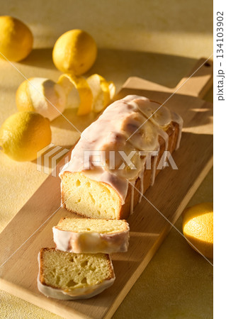 自家製のレモンパウンドケーキ 自家製のレモンパウンドケーキ 134103902