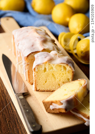 自家製のレモンパウンドケーキ 134103909