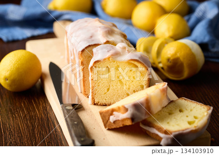 自家製のレモンパウンドケーキ 134103910