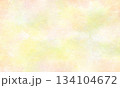 水彩の抽象的な淡い春色背景 134104672