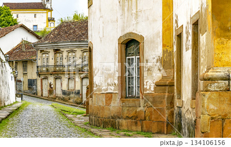 Architecture of the historic city of Ouro Preto 134106156