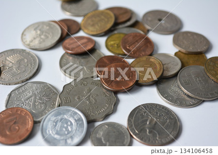 さまざまな海外のお金(貨幣) さまざまな海外のお金(貨幣) 134106458