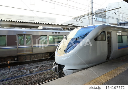 683系特急型電車しらさぎと新快速 134107772