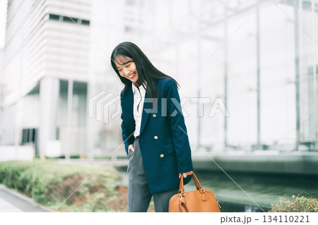 オシャレなビジネスウーマン 134110221