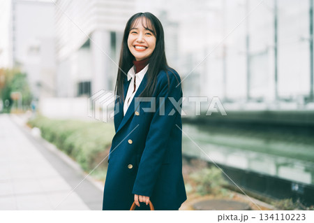 オシャレなビジネスウーマン 134110223