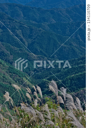 四国カルストから見える四国山脈 四国カルストから見える四国山脈 134110709