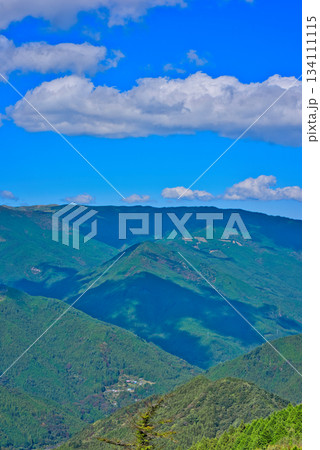 四国カルストから眺める四国山脈 四国カルストから眺める四国山脈 134111115