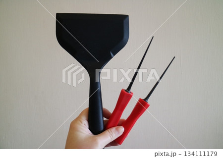 手 両手 手の上 134111179