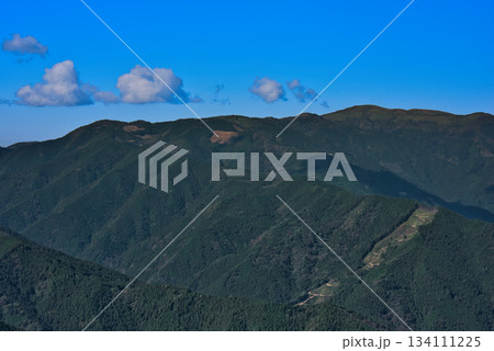 四国カルストから眺める四国山脈 四国カルストから眺める四国山脈 134111225