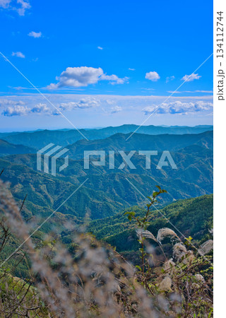 四国カルストから見える四国山脈 134112744