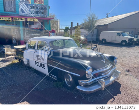 【アリゾナ州】セリグマン 映画『カーズ』の世界のような街角 134113075