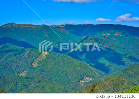 四国カルストから見える四国山脈 134113130