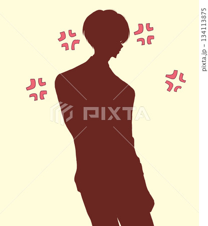 背を向ける男性　怒る　シルエット 134113875