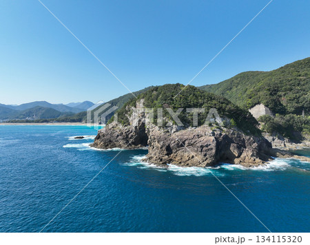徳島県美波町 恵比須洞と大浜海岸 徳島県美波町 恵比須洞と大浜海岸 134115320