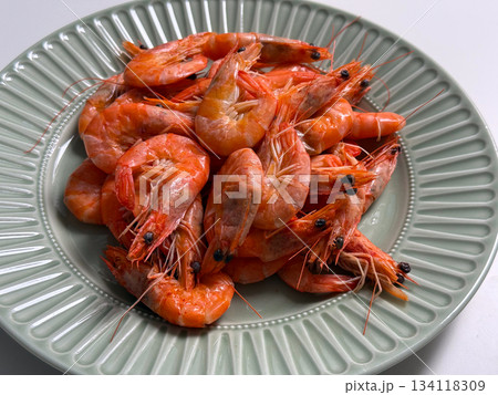 Cooked shrimps served on green ceramic plate. Seafood meal, fresh ingredients, dining and healthy nutrition lifestyle Cooked shrimps served on green ceramic plate. Seafood meal, fresh ingredients, dining and healthy nutrition lifestyle 134118309