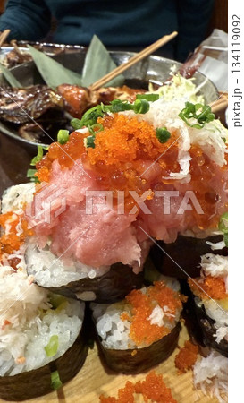 新鮮な海鮮丼 刺身盛り合わせ 新鮮な海鮮丼 刺身盛り合わせ 134119092