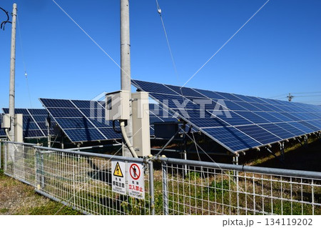 ソーラーパネル 自然エネルギー 134119202