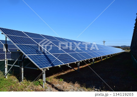ソーラーパネル 自然エネルギー 134119203
