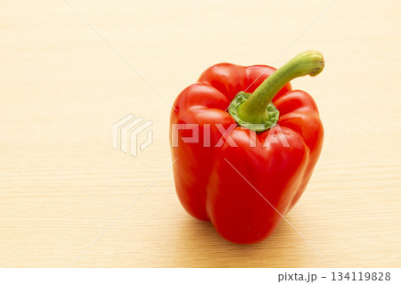 赤パプリカ 134119828