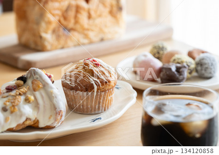 美味しいカップケーキ 134120858