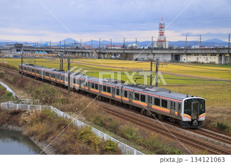 信越本線を疾走するE129系電車_2023/7/17撮影 134121063