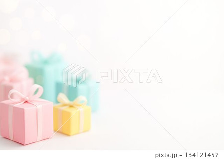 カラフルなギフトボックス カラフルなギフトボックス 134121457