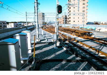 高架橋工事が進む鉄道 東京都 東村山駅周辺 2025.11　a-4 ライトカラー 134123021
