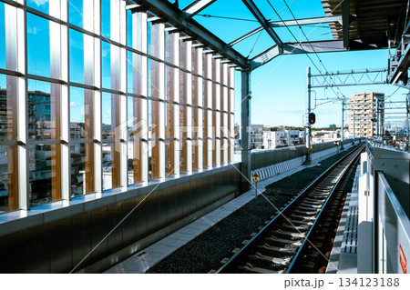 高架橋工事が進む鉄道 東京都 東村山駅周辺 2025.11　e-4 ライトカラー 134123188