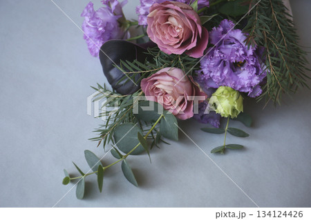 紫色のブーケ 134124426