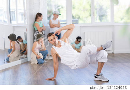 Dance teacher showing kids how to low break dance in studio 134124938