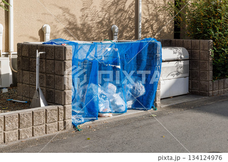 集合住宅の生活ゴミ収集所 134124976