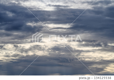 The Dramatic Evening Sky with Beautiful Cloud Patterns Creates an Enchanting Scene at Dusk 134125538