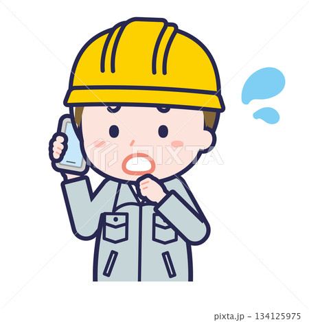スマートフォンを使う「工事作業員」の男性 134125975