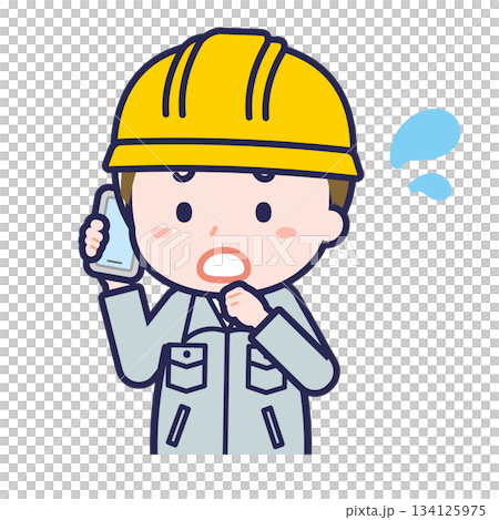 スマートフォンを使う「工事作業員」の男性 134125975