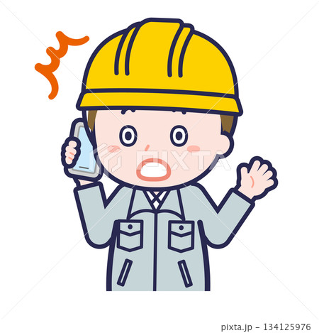 スマートフォンを使う「工事作業員」の男性 134125976