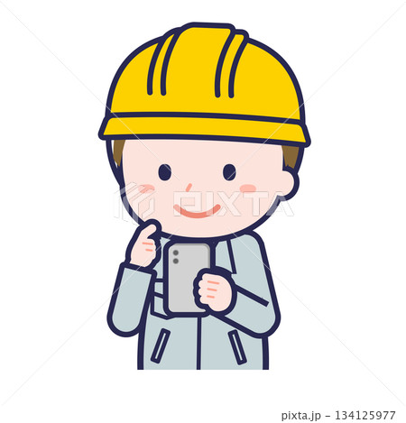 スマートフォンを使う「工事作業員」の男性 134125977