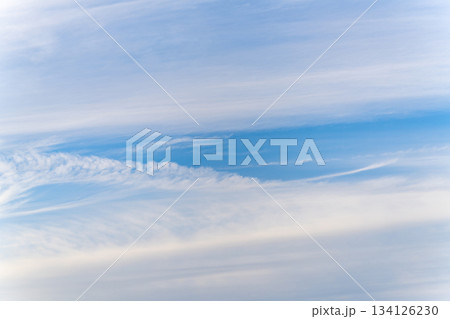 雲の影が流れる空 雲の影が流れる空 134126230