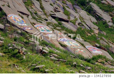 モンゴル アリヤバル寺院の岩肌の壁画 モンゴル アリヤバル寺院の岩肌の壁画 134127850