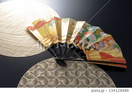 扇の和風イメージ 134128480