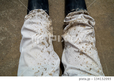 田植えの泥はね 134132093