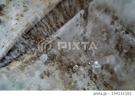 田植えで汚れた作業着を洗うけど落ちない 134132102