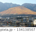 別府市街と鶴見岳の秋景 別府市街と鶴見岳の秋景 134138507