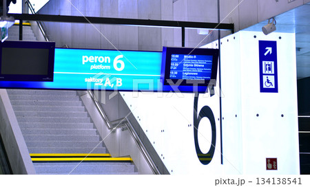 Warsaw, Poland. 28 November 2025. View of the display panel showing platform numbers in Warszawa Zachodnia station Warsaw, Poland. 28 November 2025. View of the display panel showing platform numbers in Warszawa Zachodnia station 134138541