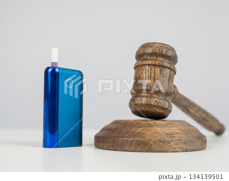 Judge's gavel and electronic cigarette. Smoking ban. Tobacco heating systems. Judge's gavel and electronic cigarette. Smoking ban. Tobacco heating systems. 134139501