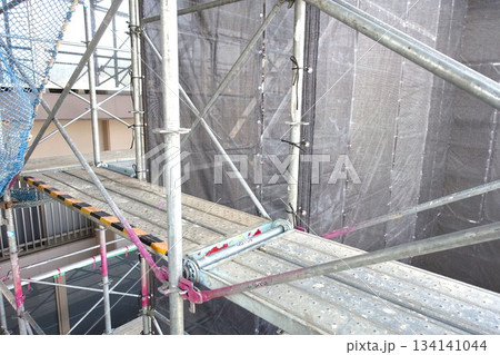 高層マンション外壁修繕工事の足場 高層マンション外壁修繕工事の足場 134141044