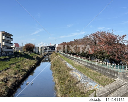 名古屋市北区から犬山市まで流れる「合瀬川」の遊歩道 名古屋市北区から犬山市まで流れる「合瀬川」の遊歩道 134141183